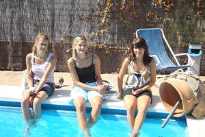 Sprachschüler am Pool